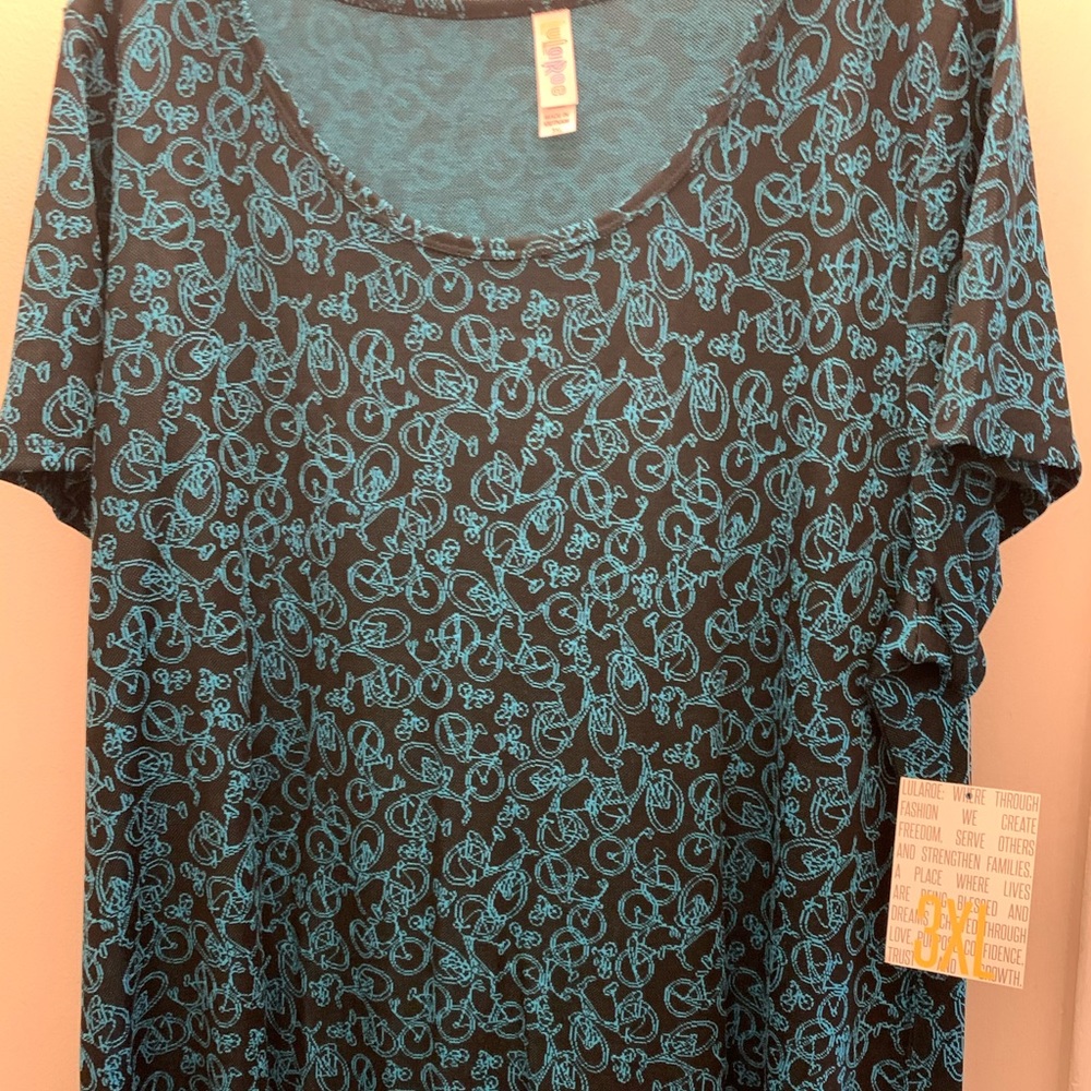 NWT bicycle lularoe classic tee